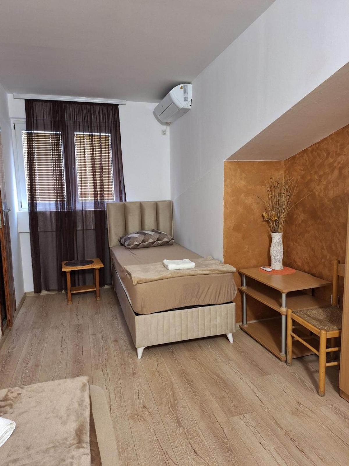 Hostel Izvor Podgorica Zewnętrze zdjęcie